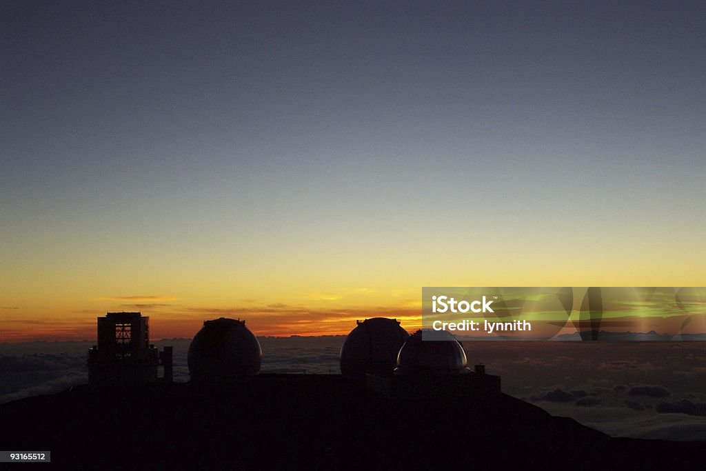 Закат на Мауна-Кеа#2 - Стоковые фото Астрономический телескоп роялти-фри