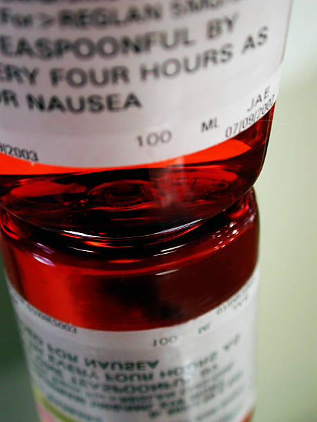 片頭痛薬 - rx nausea bottle medicine ストックフォトと画像