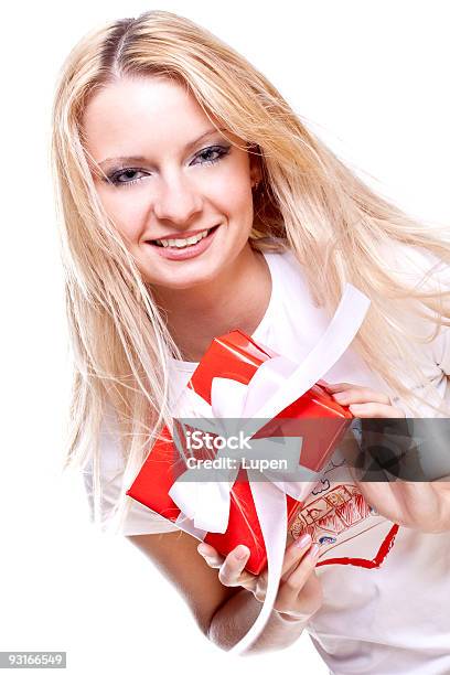 Foto de Mulher Bonita Com Presente De Férias e mais fotos de stock de Adolescente - Adolescente, Adolescentes Meninas, Adulto