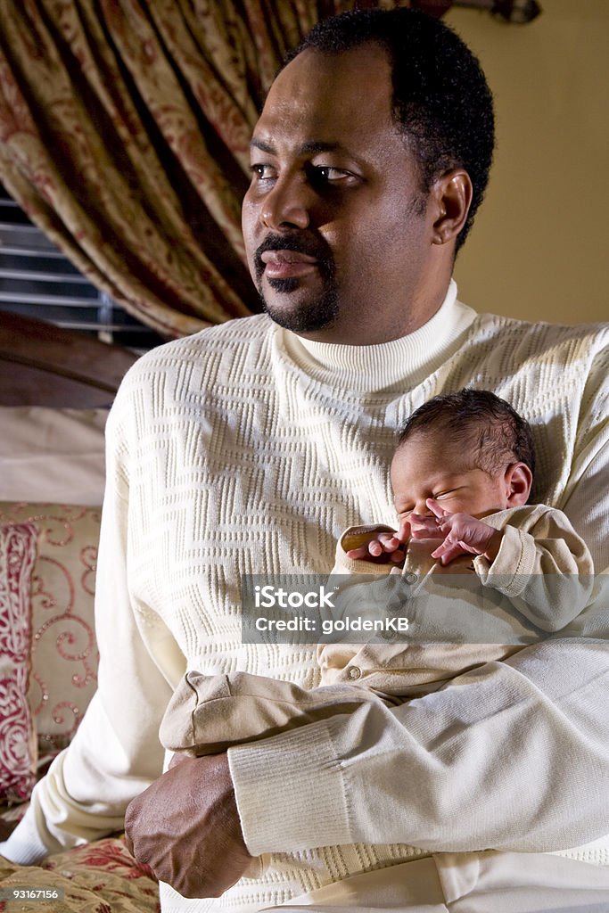 Afro-americano Pai segurando recém-nascido Bebé - Royalty-free 40-49 Anos Foto de stock