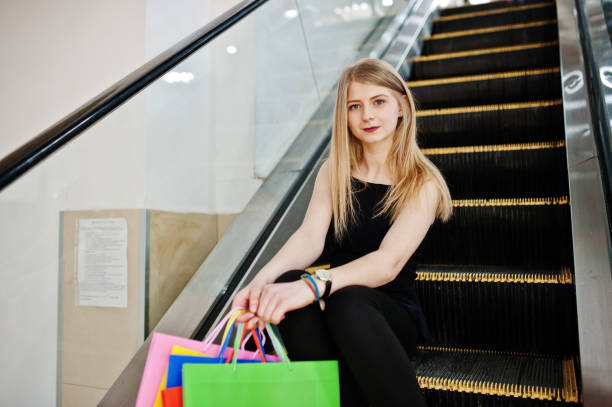 istock Girl in the mall. 931683854
