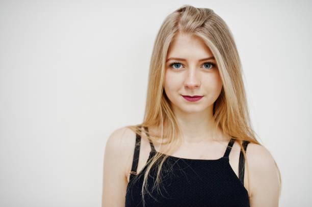 istock Girl in the mall. 931688352