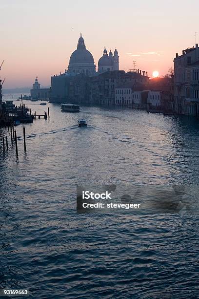 Wschód Słońca Nad Grand Canal Venice - zdjęcia stockowe i więcej obrazów Barok - Barok, Bazylika Santa Maria della Salute, Bez ludzi