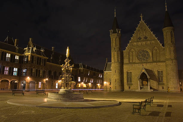 иллюминация рыцари», зал на binnenhof в гааге - rose window architecture the hague netherlands стоковые фото и изображения