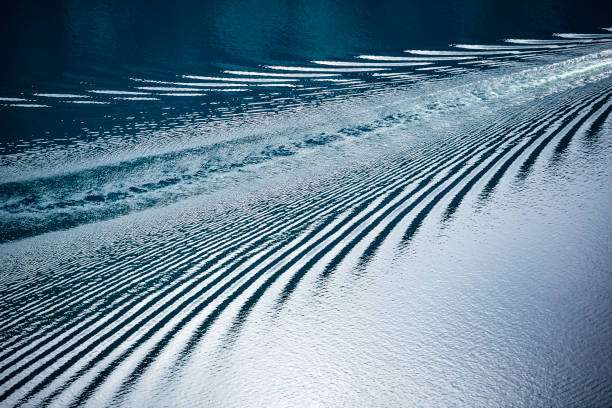 wake of the ferry water wake of the ferry on the Geirangerfjord sea wake stock pictures, royalty-free photos & images