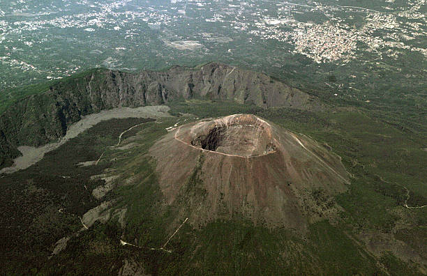 vulcão vesúvio - crater imagens e fotografias de stock