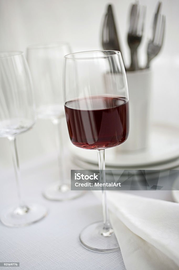 Taça de vinho tinto - Foto de stock de Toalha de mesa royalty-free