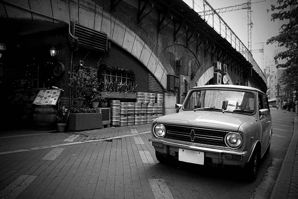 mini en Tokio alleyway - foto de stock