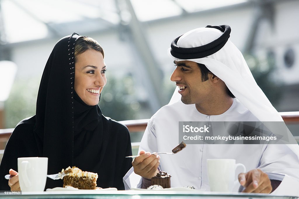 Casal do Oriente Médio desfrutar de uma refeição - Royalty-free Etnia da Ásia Ocidental Foto de stock