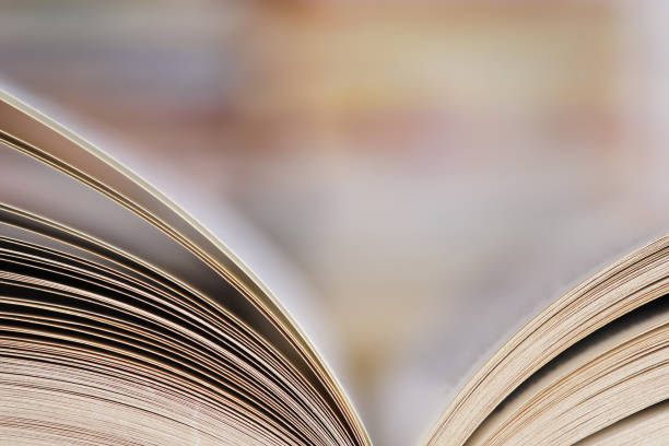 Livre ouvert bouchent à la bibliothèque - Photo