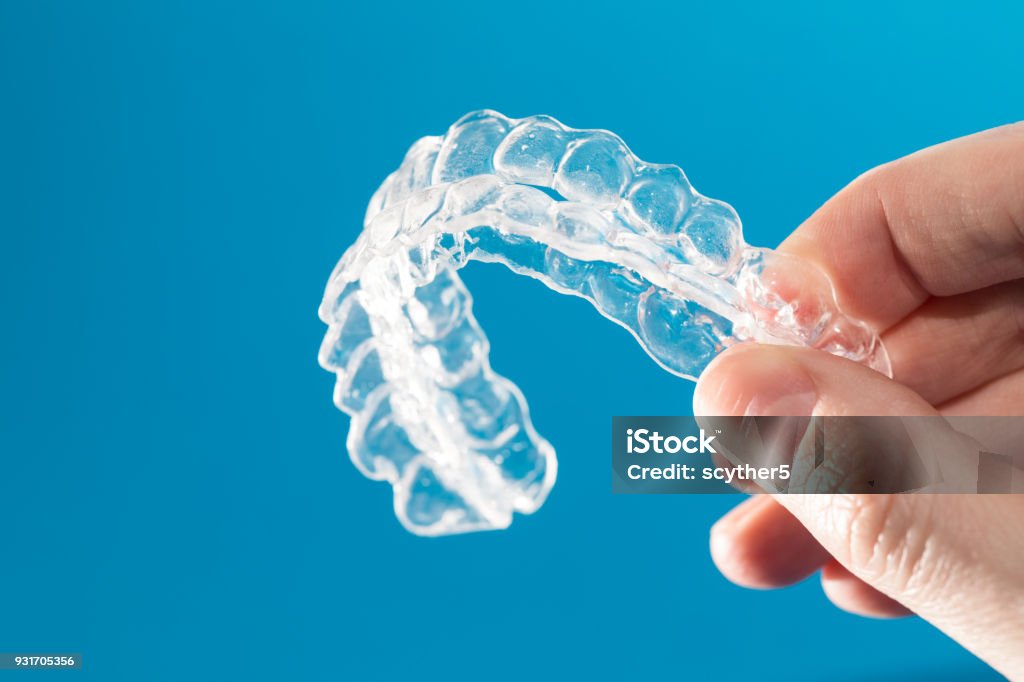 Inivisalign bretelles ou aligneur orthodontie invisible. - Photo de Protège-dents libre de droits