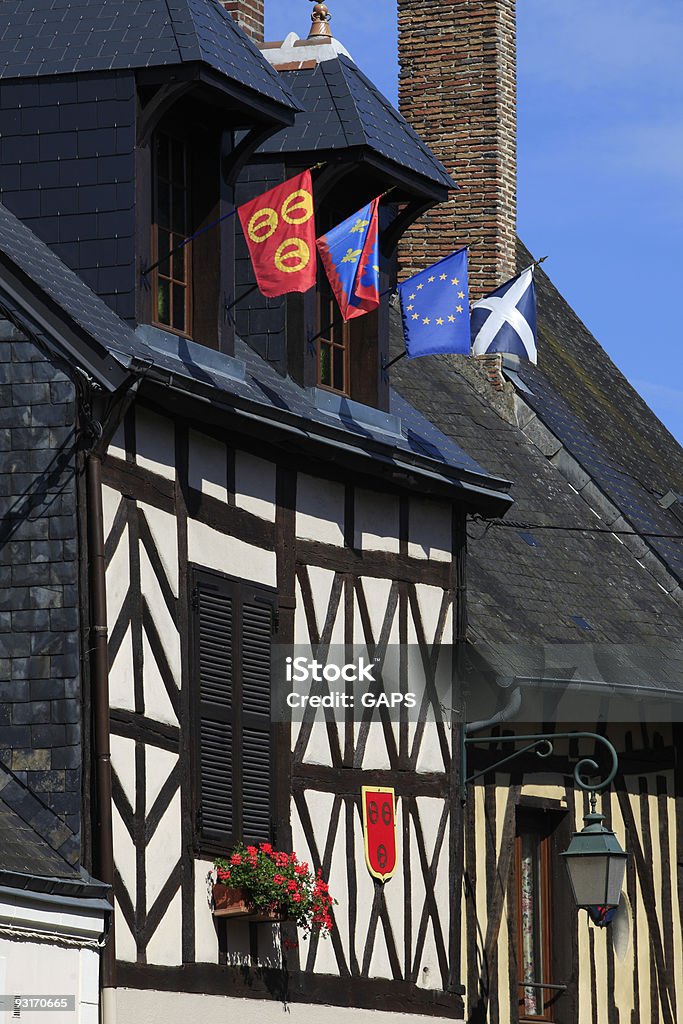 Travatura a traliccio house Aubigny-sur-Nère - Foto stock royalty-free di Ambientazione esterna