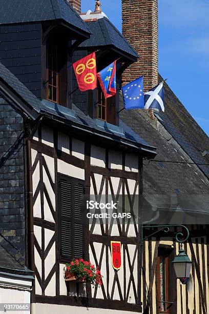 Travatura A Traliccio House Aubignysurnère - Fotografie stock e altre immagini di Ambientazione esterna - Ambientazione esterna, Architettura, Bandiera