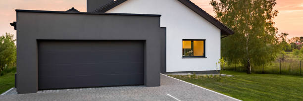 istock Stylish house with garage 931708278