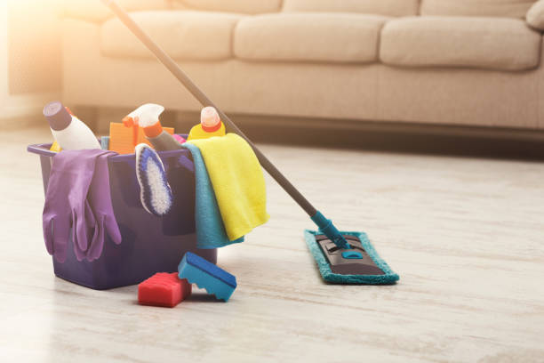 istock Bucket with sponges, chemicals bottles and mopping stick. 931715828