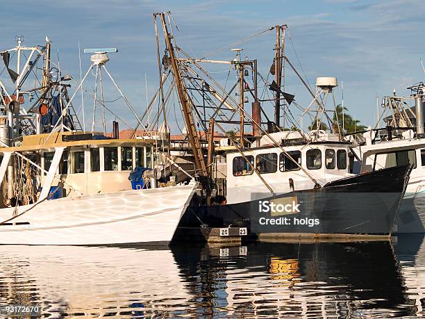 Barcos De Pesca Caso De Soborno Foto de stock y más banco de imágenes de Industria de la pesca - Industria de la pesca, Pescar, Agua