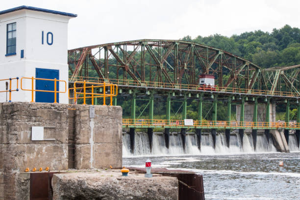 río bloqueo - mohawk river fotografías e imágenes de stock