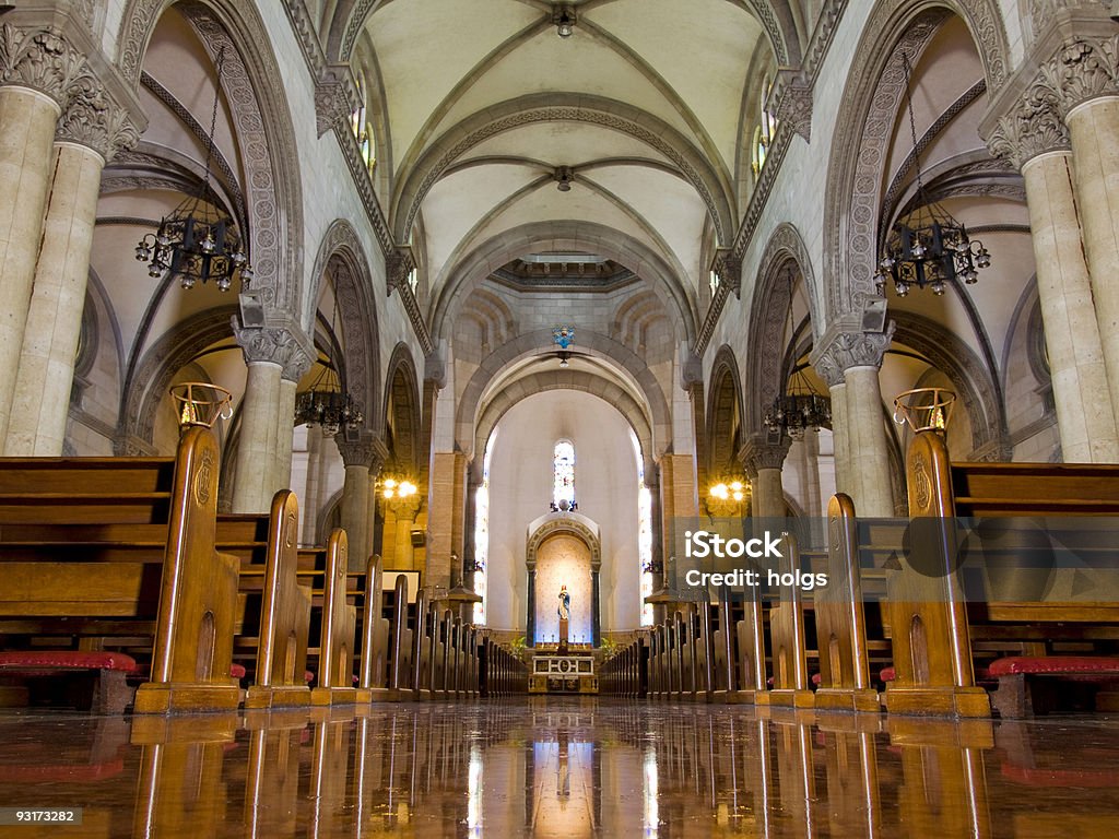 Intramuros Cattedrale di Manila - Foto stock royalty-free di Altare