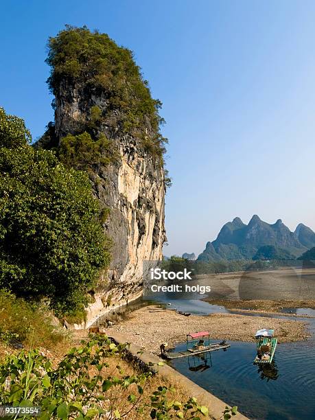 Paisaje Yangshou Karst Foto de stock y más banco de imágenes de Asia - Asia, Riachuelo, Acantilado