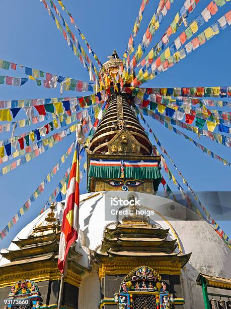 Templo De Katmandú Foto de stock y más banco de imágenes de Aire libre - Aire libre, Azul, Bandera de oración