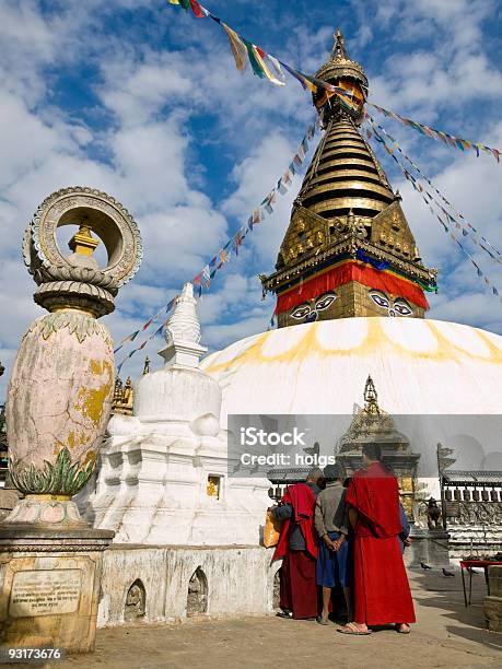 Swayambhunath Templo Foto de stock y más banco de imágenes de Asia - Asia, Bandera de oración, Blanco - Color