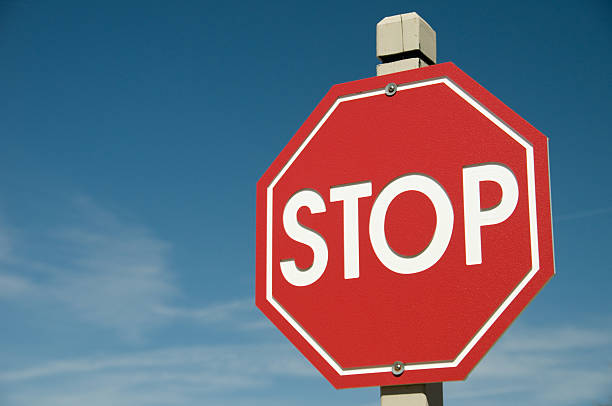 señal de stop - powder blue saturated color stop sign vibrant color fotografías e imágenes de stock
