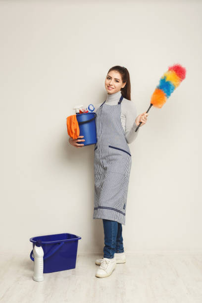 istock Cleaning service woman presenting a blank board 931748368