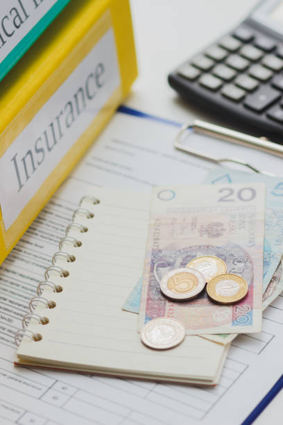 istock Clean insurance blank, Polish zloty and calculator 931755962