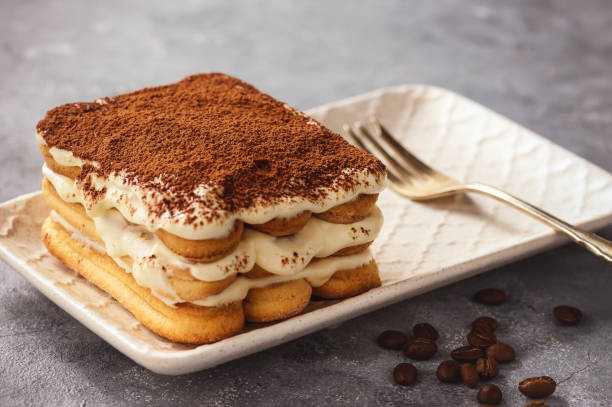 domowe ciasto tiramisu, włoski deser. - tiramisu dessert italian culture mascarpone cheese zdjęcia i obrazy z banku zdjęć