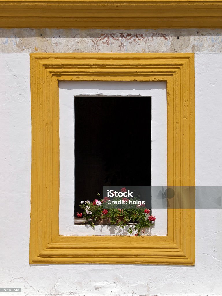 Marco de ventana en Antigua, Guatemala - Foto de stock de Jardinera de ventana libre de derechos