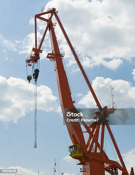 Photo libre de droit de Rouge Port Crane banque d'images et plus d'images libres de droit de Acier - Acier, Bleu, Charger - Activité