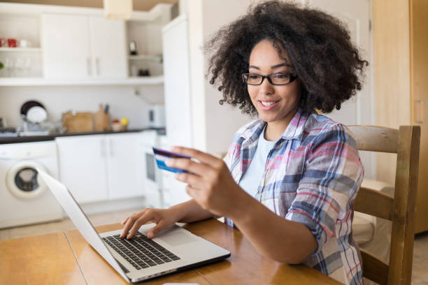 istock Woman with eyeglasses using laptop and credit card 931768786