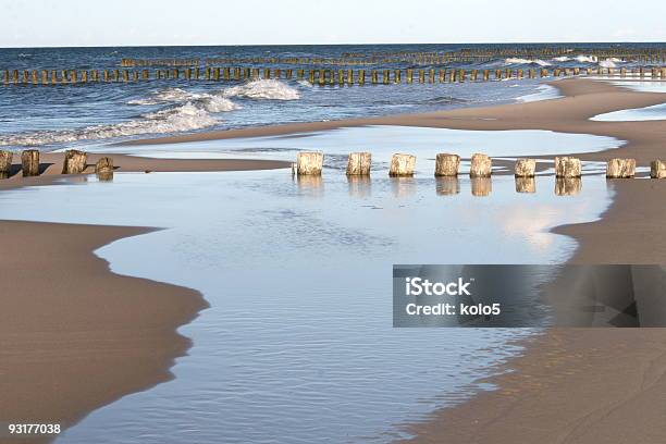 Photo libre de droit de Après La Tempête Polonais Grande Plage banque d'images et plus d'images libres de droit de Coucher de soleil - Coucher de soleil, Froid, Horizontal