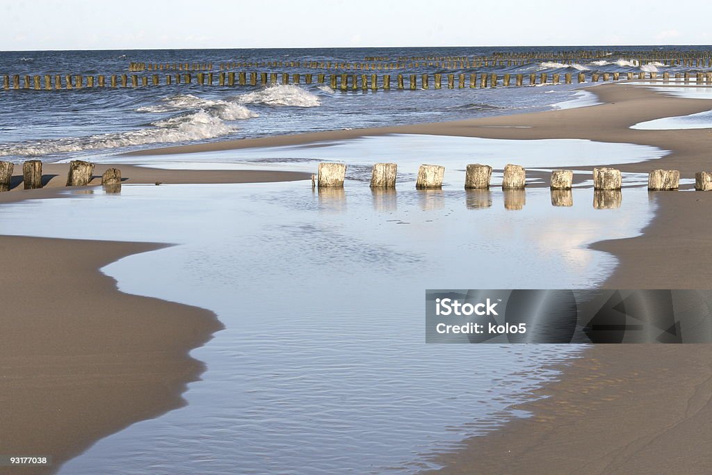 Após a tempestade, polonês ampla praia - Foto de stock de Areia royalty-free