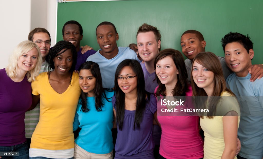 Diversi studenti - Foto stock royalty-free di Gruppo di persone