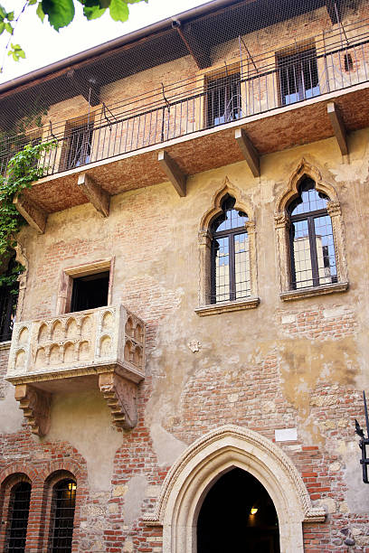 istock Romeo and Juliet balcony 93177676
