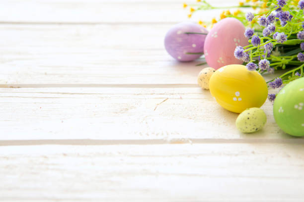 istock Flowers and easter eggs decoration on rustic wooden background 931801544
