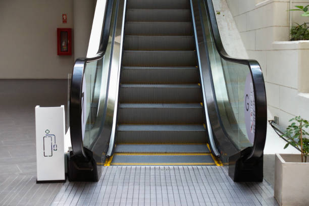 istock Modern escalator in shopping mall, Department store escalator 931804868