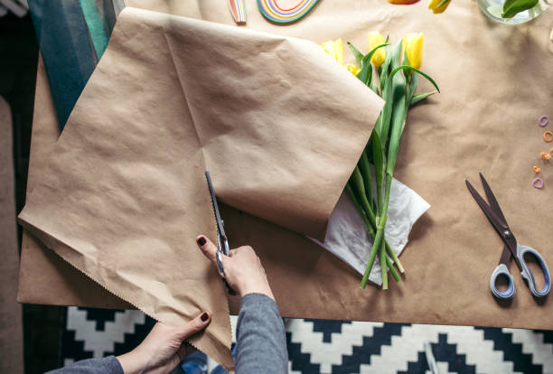 istock Young girl makes a tulip bouquet 931809246