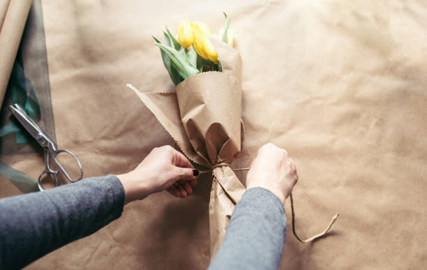 istock Young girl makes a tulip bouquet 931812512