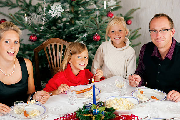 familie ein weihnachts-abendessen - 2650 stock-fotos und bilder