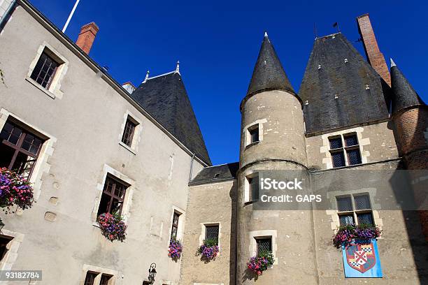 Foto de Castelo De Stuarts No Aubignysurnère e mais fotos de stock de Anos 1400 - Anos 1400, Arquitetura, Brasão de armas