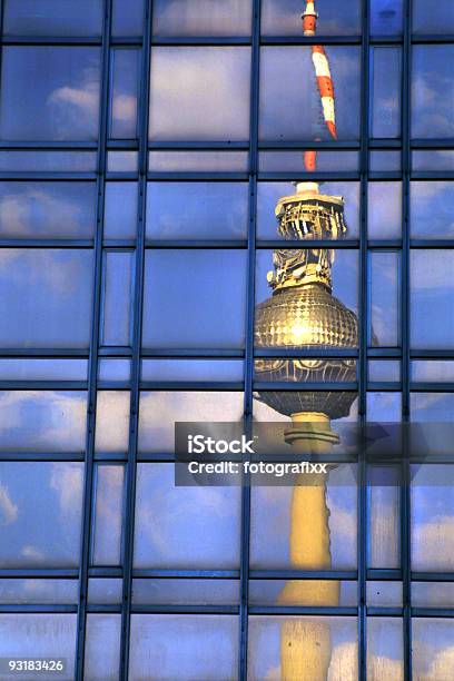 Berliner Fernsehturm In Reflexion Von Office Building Stockfoto und mehr Bilder von Alexanderplatz