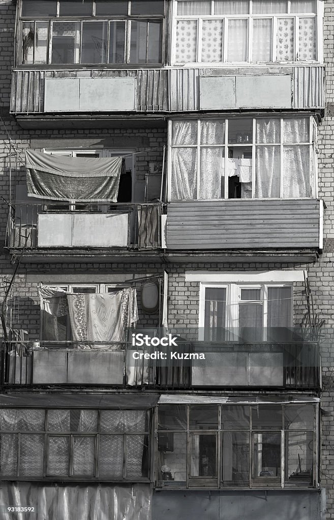 빈민층 하우스 - 로열티 프리 4 명 스톡 사진