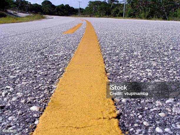 Foto de Linha Amarela Na Estrada e mais fotos de stock de Aberto - Aberto, Amarelo, Autoestrada