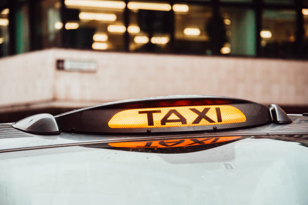 istock English taxi 931851832