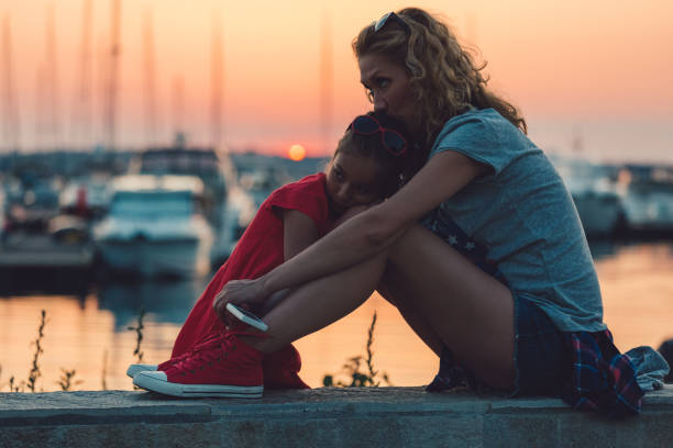 istock Single mother with child on beach holiday 931879212