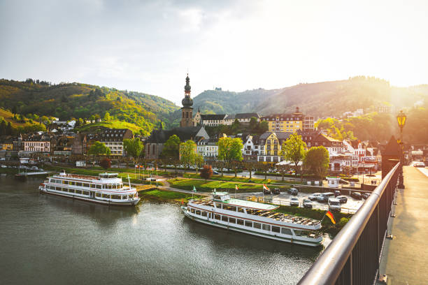 Cityscape of Cochem and the River Moselle, Germany Beautiful city view of historic old town Cochem with the typical half-timbered colorful houses, hotels and restaurants, Reichsburg Imperial castle landmark on a mountain, Mittelmosel, Moselle river, Rhineland-Palatinate in sunny spring time Rheinland-Pfalz Deutschland, Europe rhineland palatinate photos stock pictures, royalty-free photos & images