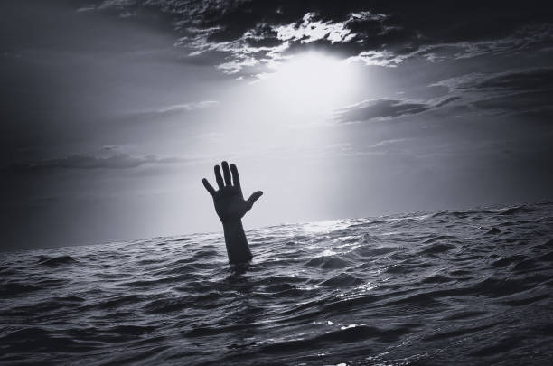 istock Man sink in water 931928960