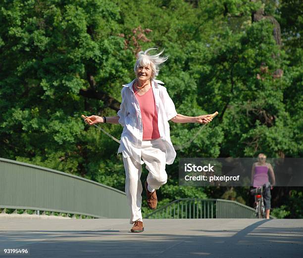 Forever Joven Foto de stock y más banco de imágenes de Abuela - Abuela, Adulto, Aire libre